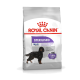 Sac de nourriture pour chiens Royal Canin Sterilised Maxi, présentant une silhouette de chien noir, prétendant maintenir un poids idéal avec -14% de calories.