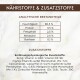 Tierfutteretikett mit ‚NÄHRSTOFFE & ZUSATZSTOFFE‘ und Tabelle: Feuchtigkeit 80,5 %, Protein 11,5 %, Fett 2,5 %, Rohasche 2,5 %, Rohfaser 0,1 %
