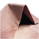 Eine weiche, rosa Haustierdecke, die gefaltet ist und ihre plüschige Textur und glatte Oberfläche zeigt, ideal für den Komfort von Haustieren.