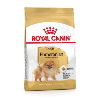 Royal Canin Adult Pomeranian Hundefutterbeutel mit einer Illustration eines Pomeranian-Hundes, mit Text, der die rassespezifische Ernährung hervorhebt.