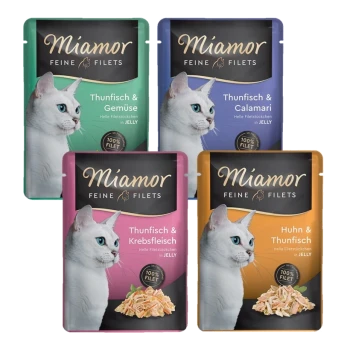 Vier Miamor Katzenfutterbeutel mit einer weißen Katze, mit Geschmacksrichtungen: Thunfisch & Gemüse, Thunfisch & Tintenfisch, Thunfisch & Krabbe, Huhn & Thunfisch.