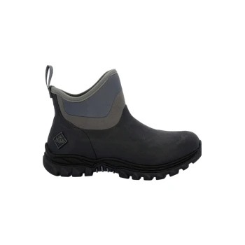 Schwarze wasserdichte Knöchelstiefel mit grauen Akzenten und einer strukturierten Sohle, mit einer Zuglasche für einfaches Anziehen.