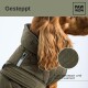 Ein Golden Retriever trägt eine stilvolle olivgrüne gesteppte Hundejacke mit hohem Kragen. Der Text lautet "Gesteppt" und "Edel gesteppt und leicht wattiert."