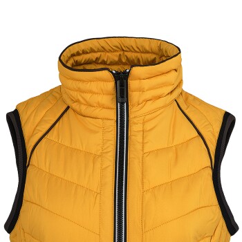 Gelbe Steppweste mit hohem Kragen und schwarzem Reißverschluss, mit gestepptem Design und ärmellosem Schnitt.