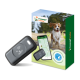 Ein schwarzer GPS-Haustiertracker wird neben seiner Verpackung präsentiert, mit einem Hund auf der Box und einer App-Oberfläche, die eine Karte zeigt.