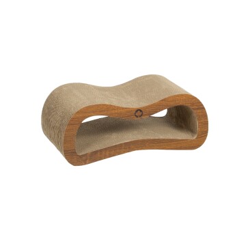 Gekrümmter Kratzbaum für Katzen mit einer beigen Kratzfläche, entworfen für Katzen zum Kratzen und Spielen.