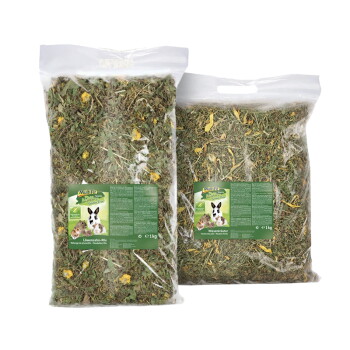 Zwei durchsichtige 1-kg-Beutel MultiFit getrocknete Kräuter-Heumischung für Kaninchen und Kleintiere mit grünen Etiketten und Hasenabbildungen.