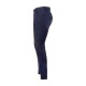 Marineblaue Reitleggings mit einer seitlichen Reißverschlusstasche und Kniepatches, seitlich auf einem weißen Hintergrund präsentiert.