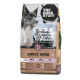 Beutel 'THE GOOD STUFF' Adult-Hundefutter mit schwarz-weißem Hundefoto und Text 'FÜTTERN MIT GUTEM GEWISSEN' und 'ADULT DOGS'.