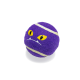 Lila Haustierspielzeugball mit einem Katzenkopfdesign, mit gelben Augen und weißen Streifen, vor einem weißen Hintergrund.