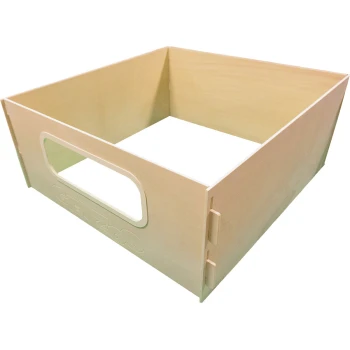 Holzkiste zur Aufbewahrung von Haustierbedarf mit offenem Oberteil und Ausschnitten für die Griffe, mit dem Markennamen "Genzoo" auf der Seite geprägt.