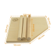 Holz-Haustiertrainingswerkzeug mit drei zylindrischen Stäben, Maße in mm: 220 mm x 220 mm x 110 mm, mit einem Logo.