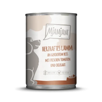 Dosen-Hundefutter mit der Aufschrift "Mjamjam", das Lamm mit Reis, frischen Tomaten und Chiasamen enthält; glutenfrei und fleischreich.