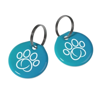 Deux étiquettes de collier teal avec des motifs de pattes blanches, dotées d'un anneau en métal pour l'attache.