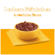 Schüssel mit braunen Tierfutterstückchen auf einer gelben Serviette, mit orangefarbenem Hintergrund und Text: "Leckere Stückchen in köstlicher Sauce."