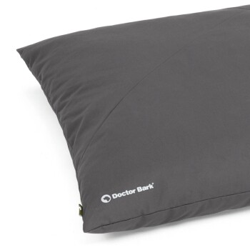 Graues Haustierkissen mit schlankem Design, mit dem "Doctor Bark"-Logo in Weiß in der Ecke.