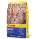 Nahaufnahme des Katzenkopfes auf einer Tüte Josera DailyCat getreidefreies Futter, mit "82% Geflügel" und "33/16" Protein/Fettgehalt.