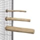 Drei natürliche Holzstangen, die auf einem Metallgitter montiert sind, entworfen für Vögel oder kleine Haustiere.