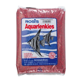 Gravier d'aquarium rouge dans un sac de 5 kg étiqueté "Rosi's Aquarienkies," avec des illustrations de poissons et un texte sur la clarté de l'eau et la croissance des plantes.