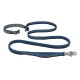 Ein blauer Hundeleinen-Satz von Ruffwear, der ein gepolstertes Halsband und eine Bungee-Leine mit einem Metallclip zur Befestigung enthält.
