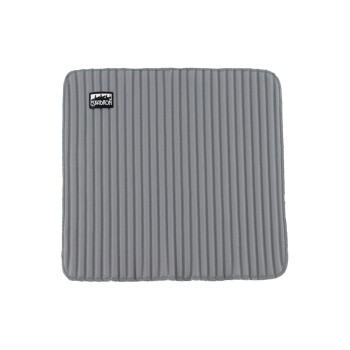 Graue Haustiermatte mit gerippter Textur und einem schwarzen Eskadron-Logo in der oberen linken Ecke.