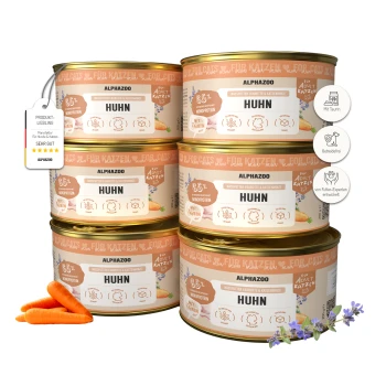 Nassfutter Monoprotein Huhn 6x200g für Katzen Stapel von Alphazoo Dosen-Nassfutter für Katzen mit der Aufschrift „Huhn“ mit Karotten und Katzenminzblüten daneben.