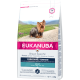 Eukanuba Rasse-spezifisches Trockenfutter für Yorkshire Terrier, 2kg Beutel, mit einem Bild eines Yorkshire Terriers und dem Etikett "Erwachsen" zur Gesundheitsunterstützung.