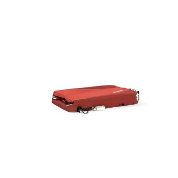 Rotes Haustierbett mit einem gefalteten Design, ausgestattet mit einem Reißverschluss und einem Griff für einfachen Transport.
