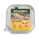 Silberner Haustierfutterbehälter mit der Aufschrift "Wilderness Adult Pure Chicken" mit einem Bild einer Wildkatze, das 99% Huhn, 1% Pflanzen, 0% Getreide angibt.