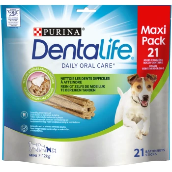 Friandises Purina Dentalife Daily Oral Care dans un Maxi Pack de 21 bâtonnets pour chiens de 7 à 12 kg, avec une texture flexible pour le nettoyage dentaire.