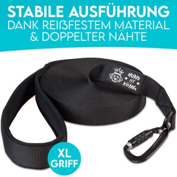 Schwarze Hundeleine mit einem stabilen Design, mit einem großen Griff und einem Karabinerclip, beschriftet mit 'Hund ist König'.