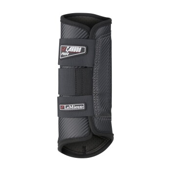 Schwarze Carbonfaser-Pferdeboot mit verstellbaren Riemen, mit LeMieux- und Carbon Air-Logos.