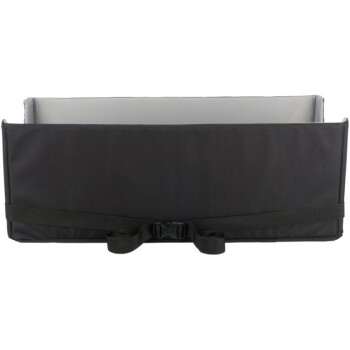 Schwarze Haustier-Autositzbarriere mit verstellbaren Riemen, entworfen, um Haustiere im Fahrzeug sicher zu halten.