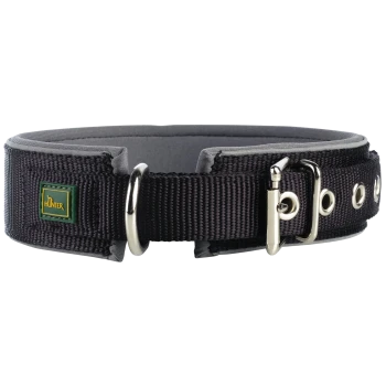 Schwarzes Hundehalsband mit gepolstertem Innenraum, mit einem Metall-D-Ring und einer Schnalle, sowie einem kleinen grünen und gelben "Hunter"-Logo.