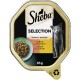 Sélection de nourriture pour chats Sheba en sauce, avec du bœuf et de la dinde, emballage de 85 g avec une image de chat gris et des herbes vertes.