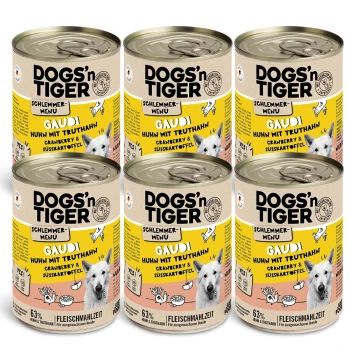 Gaudi 6x400 g Sechs Dosen DOGS'n TIGER Hundefutter, mit der Aufschrift "GAUDI Huhn mit Truthahn, Cranberry & Süßkartoffel", auf dem ein weißer Hund abgebildet ist.