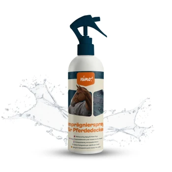 Eine Sprühflasche mit der Aufschrift "nümo! Imprägnier spray für Pferdedecken" zeigt ein Pferd und Wassertropfen, die auf die Wasserfestigkeit von Pferdedecken hinweisen.