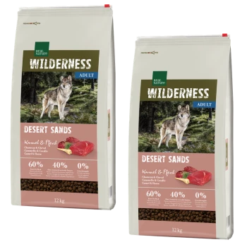 Zwei 12 kg Säcke "Wilderness Adult Desert Sands" Hundefutter, mit einem Wolf und der Auflistung 60% Kamel & Pferd, 40% Öle, 0% Getreide.