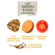 Haustierfutterprodukt mit Insekten und Süßkartoffeln, das 52% Protein, Süßkartoffeln, reife Tomaten und Chicorée-Wurzel hervorhebt.