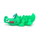 Grünes, gummiartiges, alligatorförmiges Hundespielzeug mit Comic-Augen und Zähnen auf weißem Hintergrund.