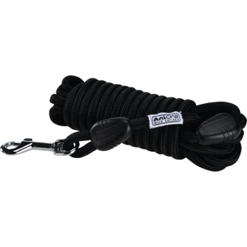 Schwarze Haustierleine, ordentlich aufgerollt mit einem silbernen Clip und schwarzen Gummigriffen, beschriftet mit "AniOne Wild Variety."