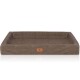 Braunes rechteckiges Haustierbett mit erhöhten Rändern und einer lederähnlichen Textur, mit einem kleinen Logosticker, der "KNUFFELWUFF" liest.