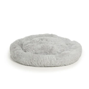 Plüschbett Sarnia L hellgrau Ein weiches, rundes, graues Haustierbett mit flauschiger Textur, entworfen für Komfort und Entspannung.