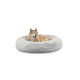 Ein glücklicher Husky-Hund liegt in einem plüschigen, runden grauen Haustierbett, das seine weiche Textur und sein gemütliches Design zeigt.