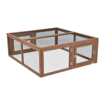 Holz-Außenhaustiergehege mit einem Netzoberteil und -seiten, ausgestattet mit einer sicheren Tür mit Riegel für einfachen Zugang.