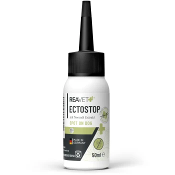 Flasche von REAVET ECTOSTOP, eine 50ml Spot-On-Behandlung für Hunde mit Neemöl-Extrakt, gekennzeichnet mit "Hergestellt in Deutschland."