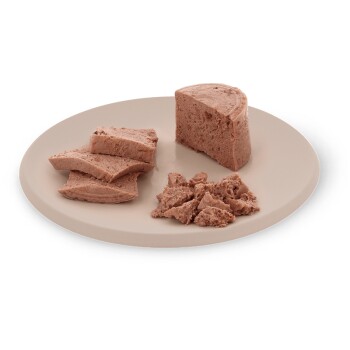 Logo mit einer Hund- und Katzensilhouette neben einem veterinärmedizinischen Symbol, mit dem Text "Rezepturen aus tierärztlicher Feder" darum herum.