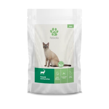 Katzenfutterverpackung mit einer hellen Katze, beschriftet mit "Fellicita Adult", mit "Damwild und Kartoffeln" und Nährstoffsymbolen.