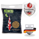 Kenkou Koi-Futterbeutel mit einem roten und weißen Koi-Fisch-Design, beschriftet mit "Vier Jahreszeiten", mit den Zertifizierungen "Standard" und "Hergestellt in Deutschland."