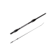 Schwarze Angelrute mit einem Kohlenstoffverbunddesign, die einen glatten Griff und eine spitz zulaufende Spitze zeigt, vor einem weißen Hintergrund.